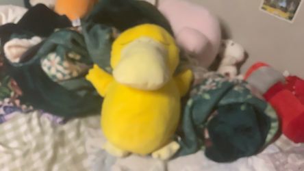 Psyduck Pokémon plushie