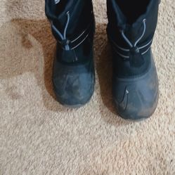 Denali Snow Boots Size 6