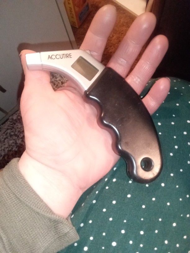 Accutire MS-4400B Tire pressure gauge