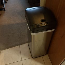 Automatic Trash Dispenser 