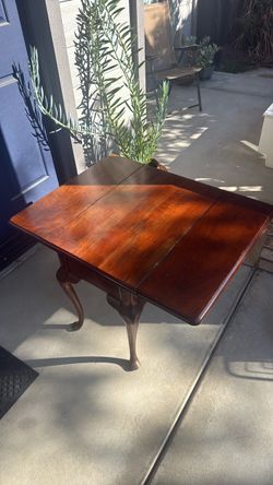 End table, drop leaf, Bassett Furniture, good condition
