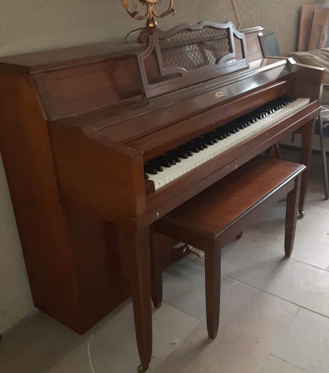 Winter upright piano three pedals 88 keys with bench all keys work