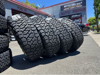 275-70-17 Toyo Tires 1250$ installed get free alignment