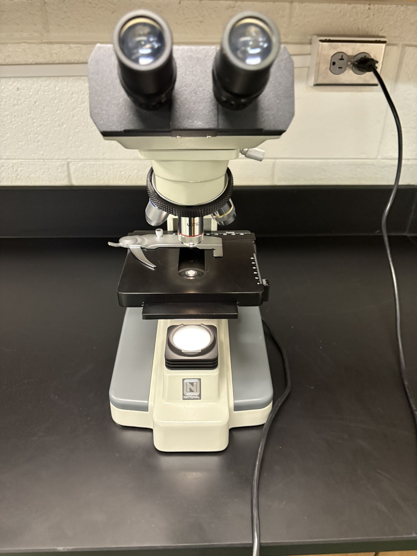 National BS-220 Binocular Microscope – 4x/10x/40x/100x Objectives – Gently Used