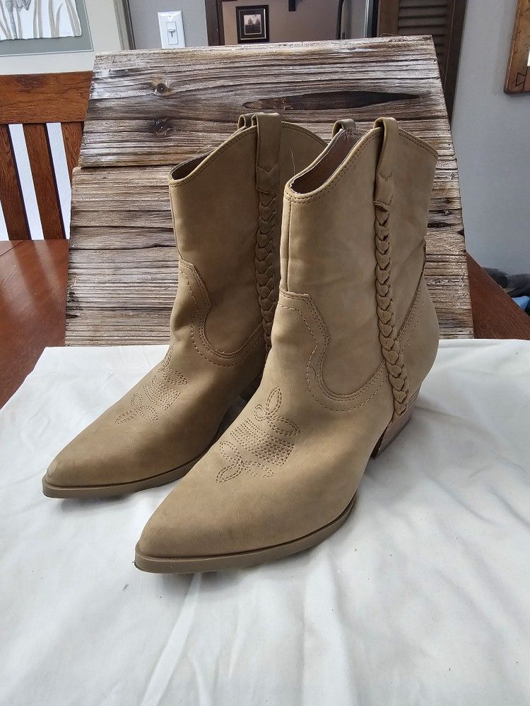 Dolce Vita Tan Heel Boots