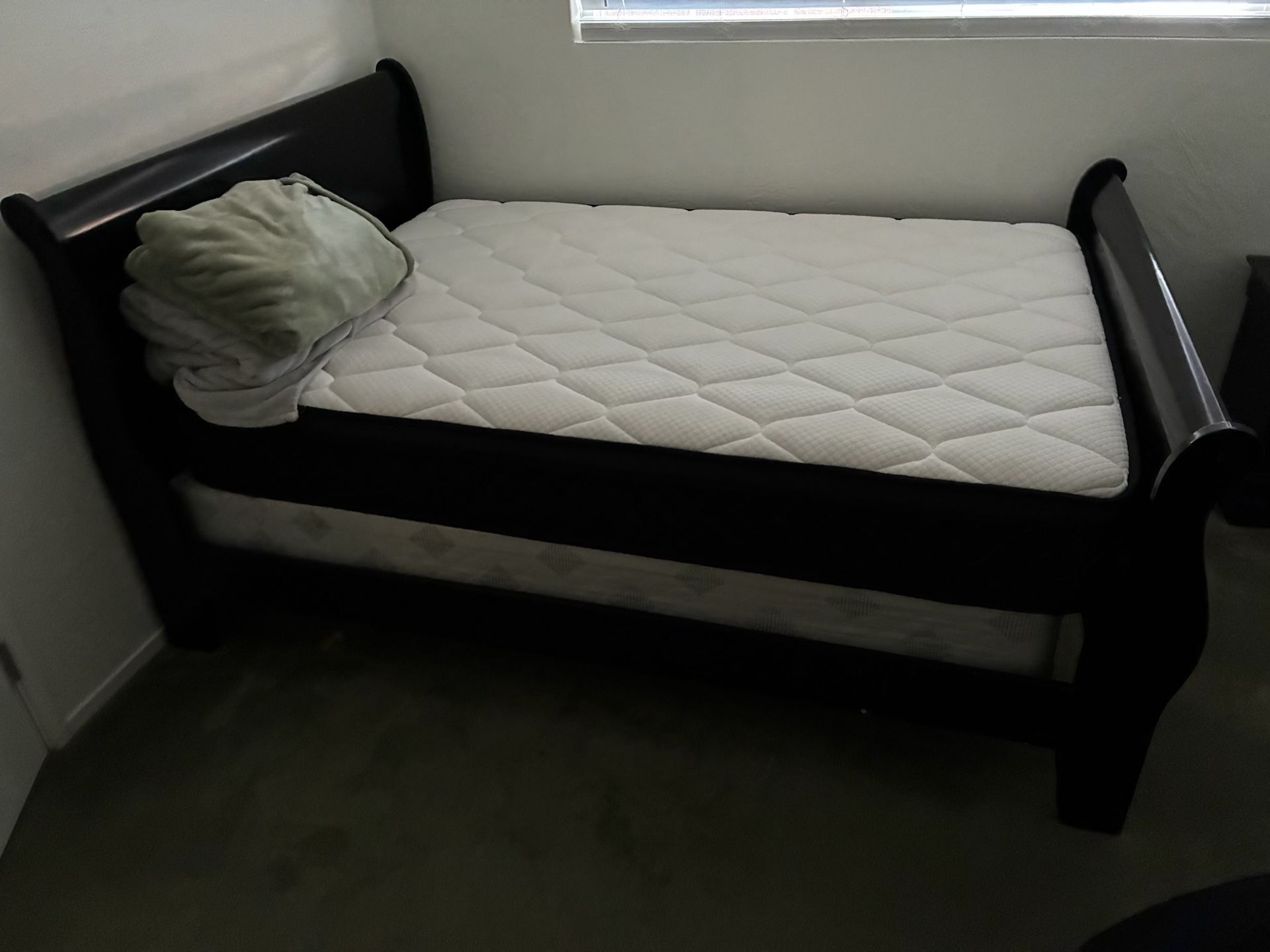 Full size bedroom set