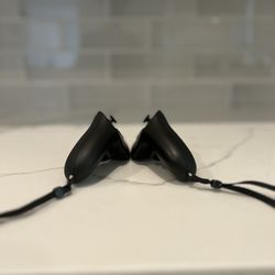 Meta Quest Pro Controllers PAIR INCLUDES CHARGER