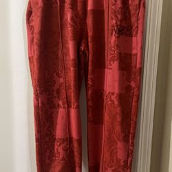 Woman’s NIKE Sweatpants (medium)