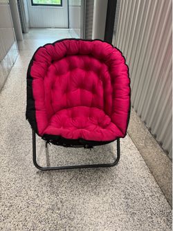 Pink tufted Foldable Chair