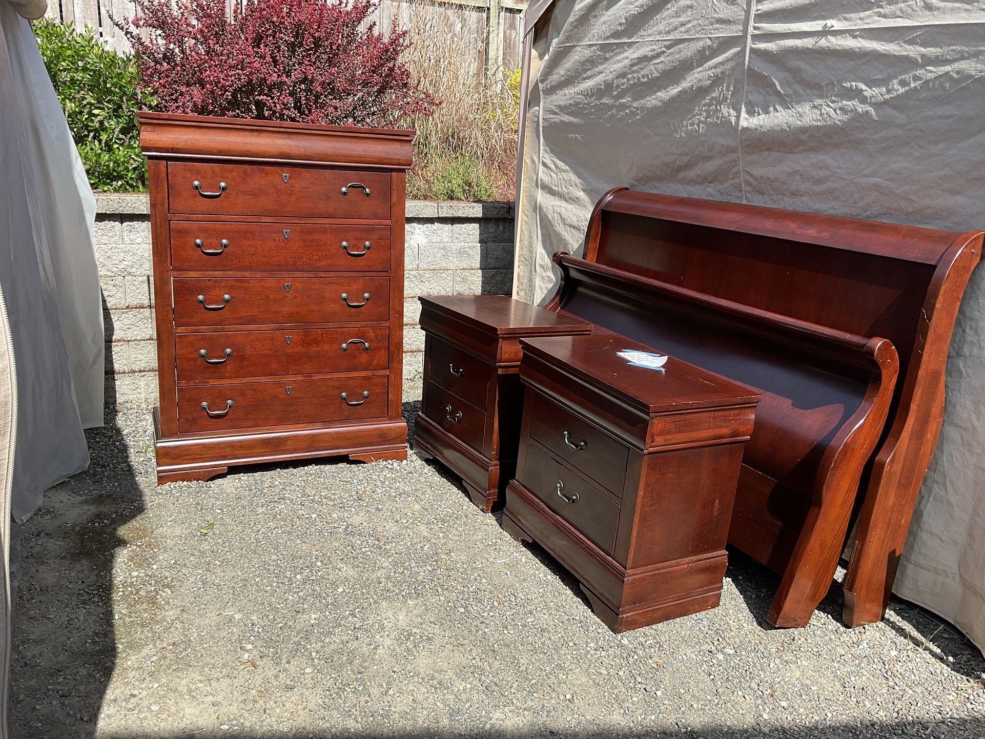 Complete Solid Wood Bedroom Set with Queen Bed In Like New Condition