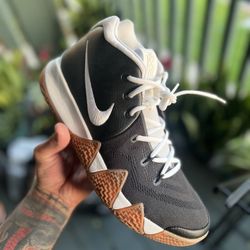 Nike Kyrie 4 ID Size 11.5 Basketball Shoes Brooklyn Nets Oreo