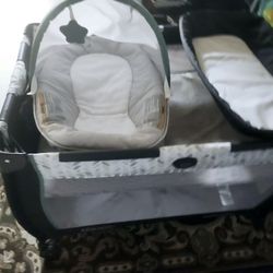 Graco Pack 'N Play Care Suite