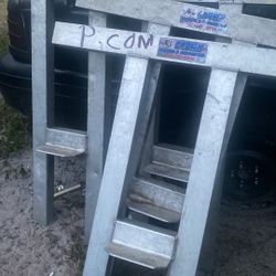 Metal that hold plywood on top roof