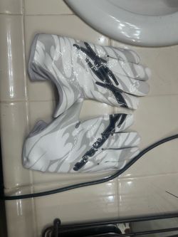 Hellstar Football Gloves