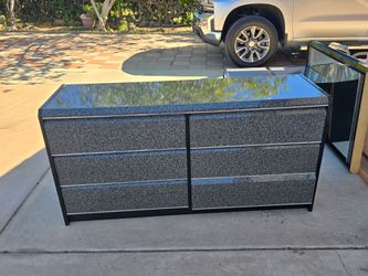 6-Drawer Double Dresser with Mirror Top