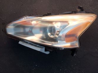 2013-2015 Nissan Altima Headlight Driver's Side With Light Bulbs And Accessories Oem.