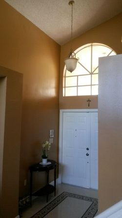 Chandelier in good working condition, change because I'm remodeling