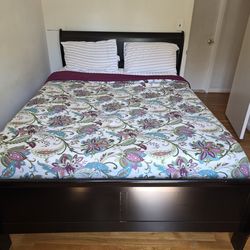 Queen size bed with very good Matress