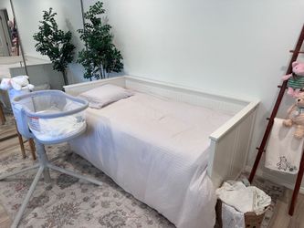 IKEA Hemnes bed with drawers - USED