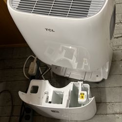 New 50 pints TCL Dehumidifier In Excellent Working Condition.collects Water Perfectly ,see Pictures 