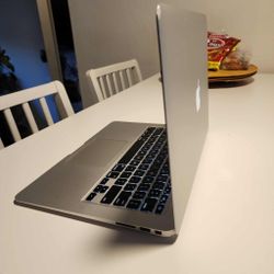 MacBook air 13-inch early 2014 Intel Core i5 1.4 GHz 8GB RAM  121GB flash storage  macOS Monterrey  version 12.7. Nothing wrong ** no trades **