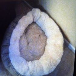 Large Dog Bed. NEW