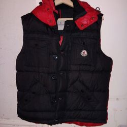 Moncler Mens Puffer Down Filled Vest W/hood Perfect Conditionr