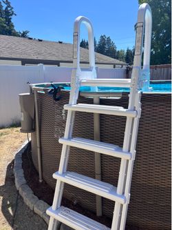 POOL LADDER