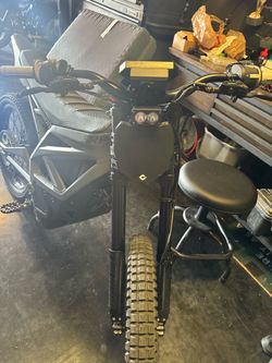 Throne SRPNT E Moto