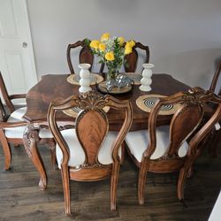 Solid Wood Dinning Table With Chairs 
