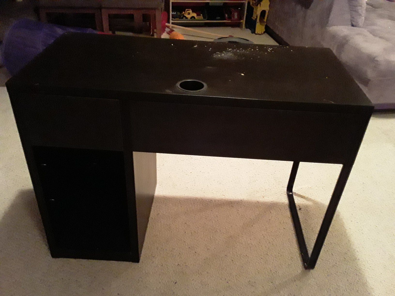 IKEA desk must sell today