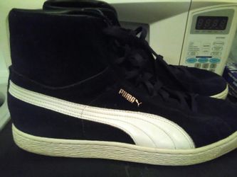 Suede pumas very good condition size 10/1/2