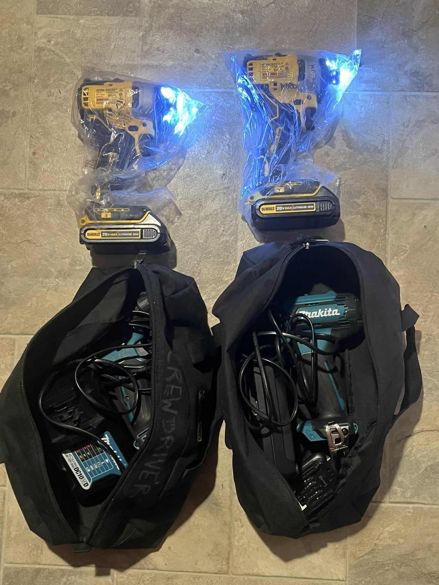 2 Kit Makita 18V LXT Cordless / 1 kit of DeWALT® Dewalt ATOMIC 20V Max Cordless 2-Tool