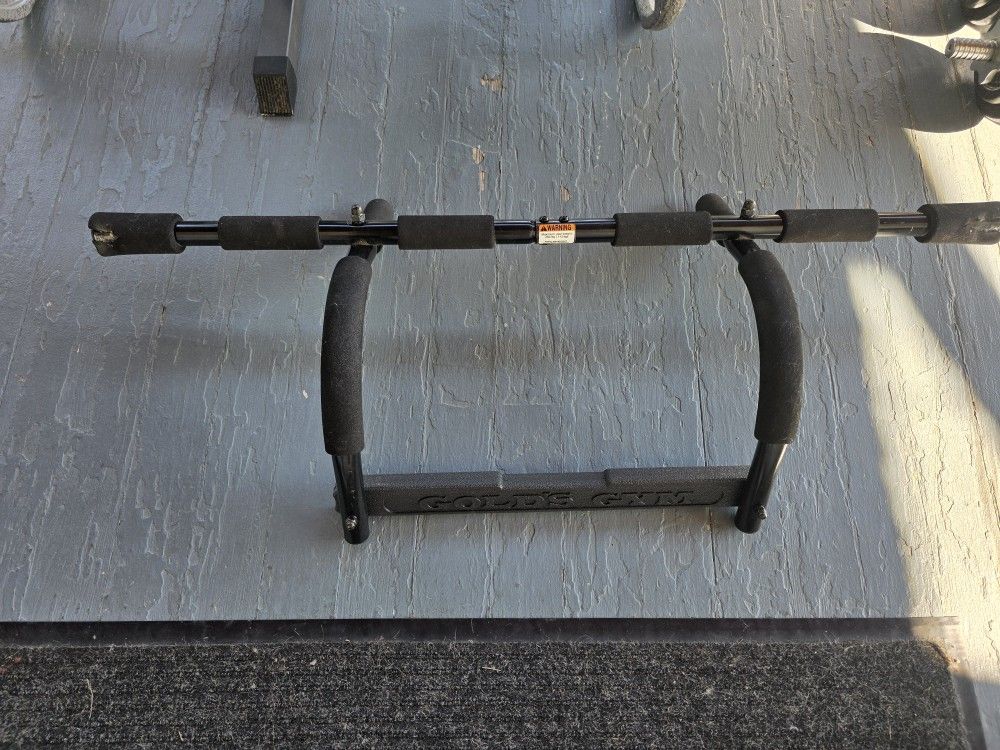 Gold’s Gym Doorway Pull-Up Bar