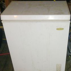 Holiday Chest Freezer 5 cu ft