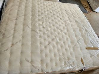 Saatva King Mattress And Box Spring 🌙