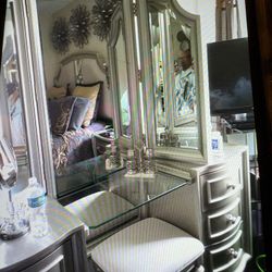 Bedroom Set For Sale very Beautiful 