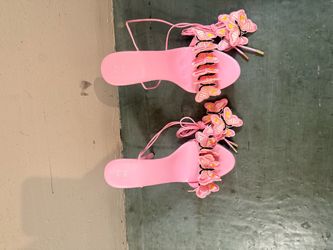 🦋 Pink Butterfly Heels – Brand New! 💗👠  Pretty in pink! 💕