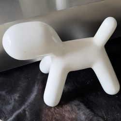 This iconic piece is the Puppy, a playful, abstract dog sculpture designed by Eero Aarnio.