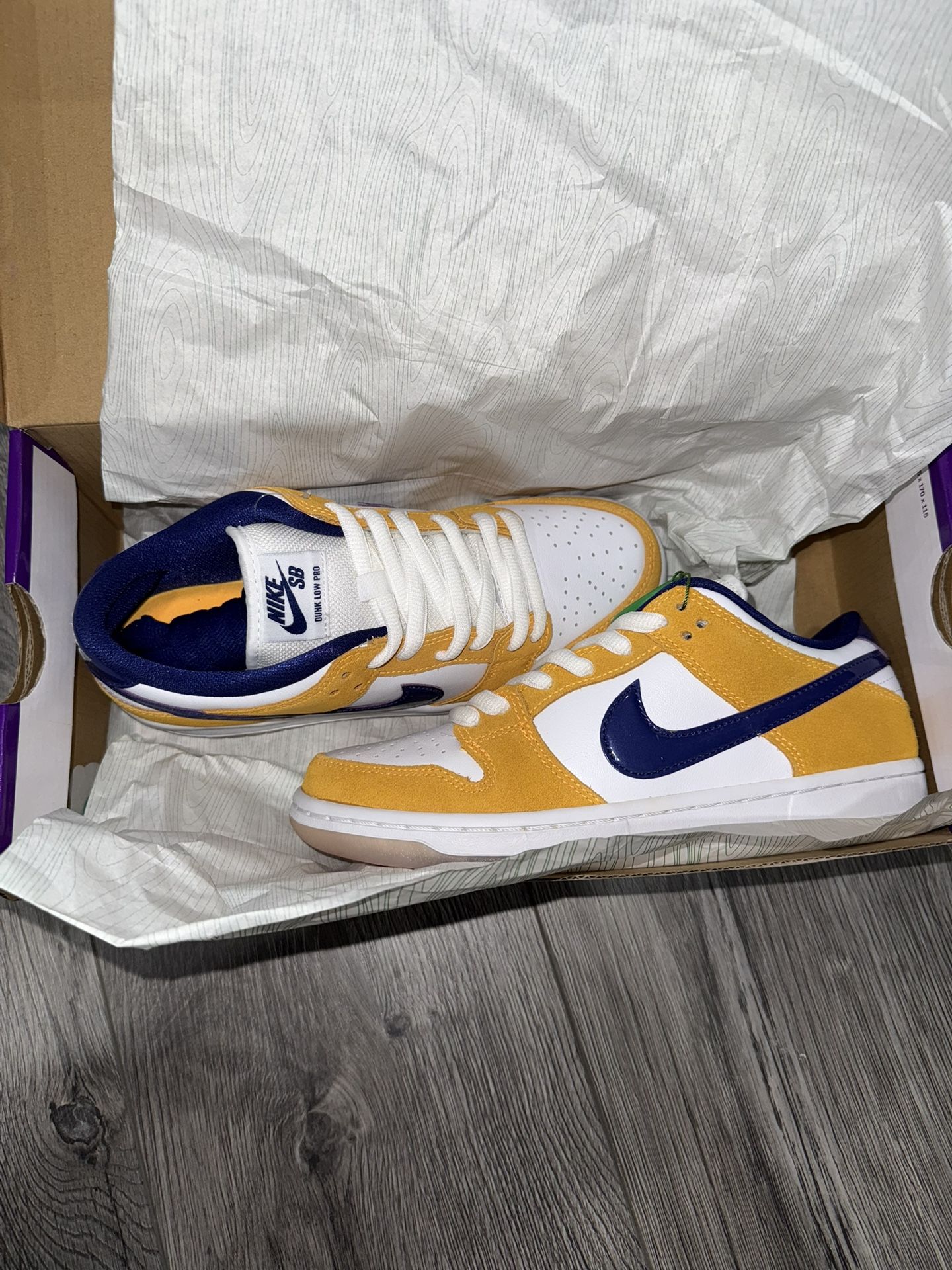 BRAND NEW NIKE SB DUNK LOW LASER ORANGE SIZE 6