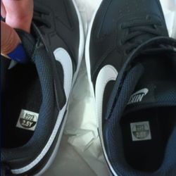 Nike size 2.5Y