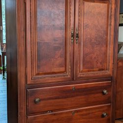 Dresser & Armoire 