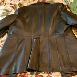 Womens leather coat, asking $85.00 or best offer, size xlarge, very slimming look