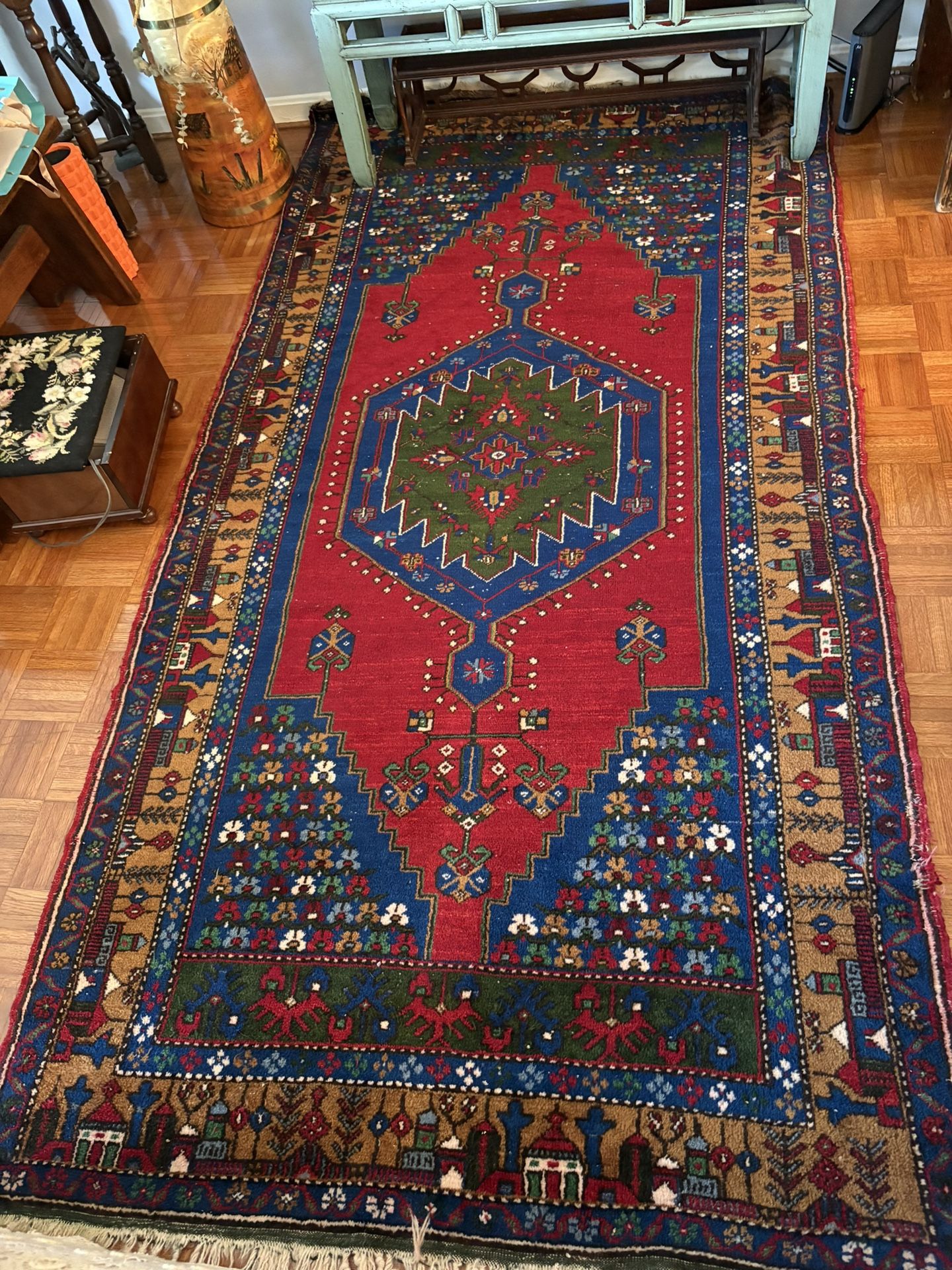 Beautiful Rug In Excellent Clean Condition 