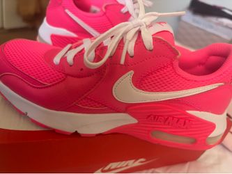 Women Pink Nike Shoes