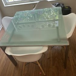 Dinning Table With 4 Chairs 