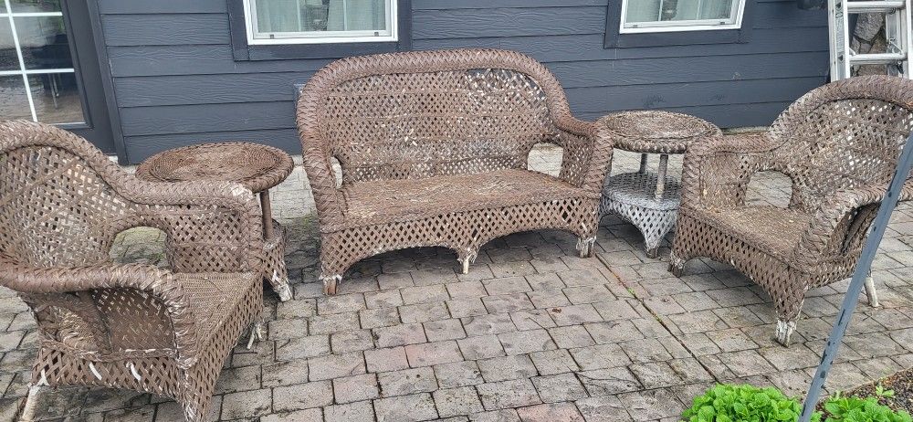 Outdoor Wicker Set Free For The Taking
