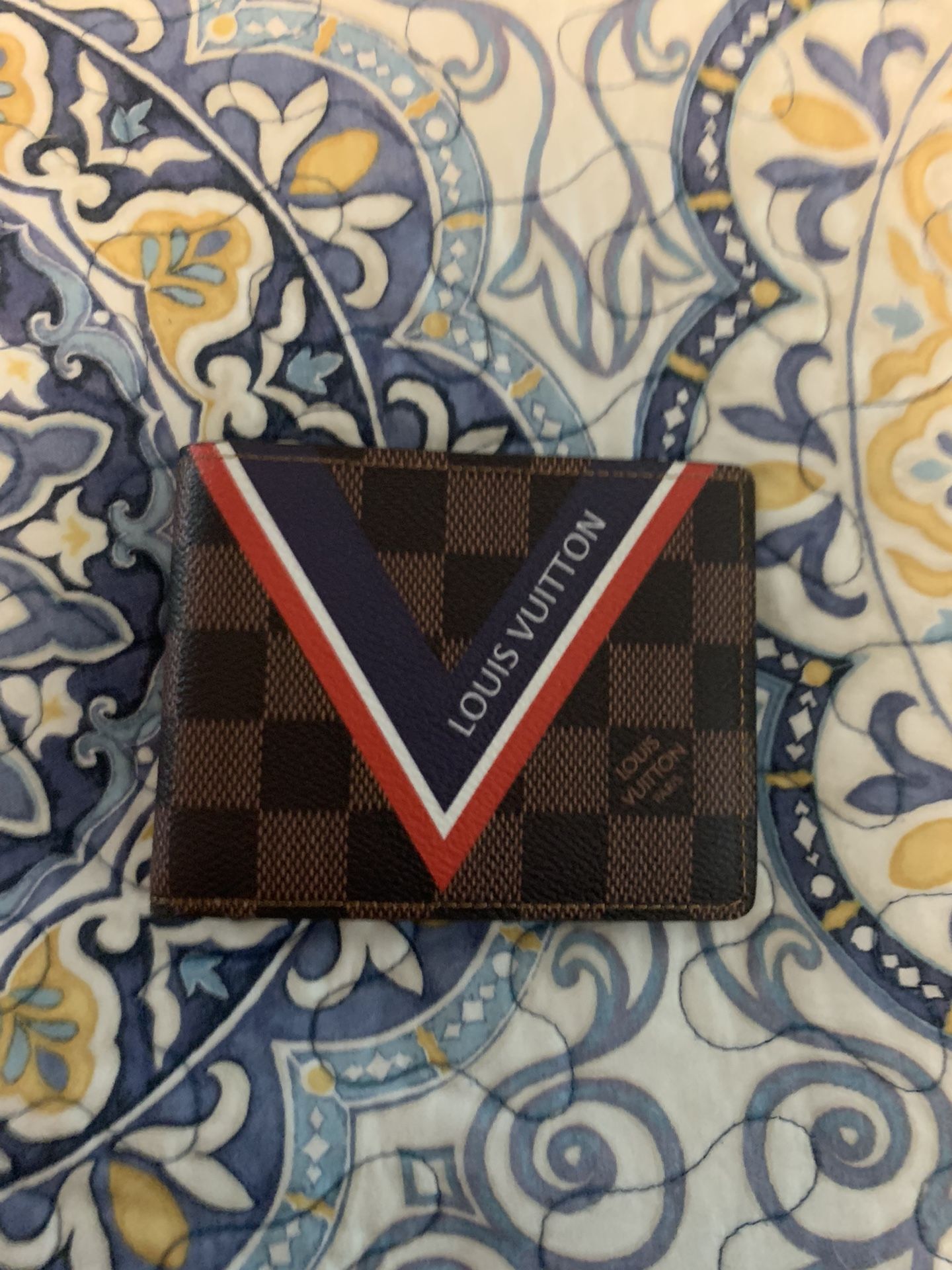 LV Limited Edition Bi Fold for Sale in Minnetrista, MN - OfferUp