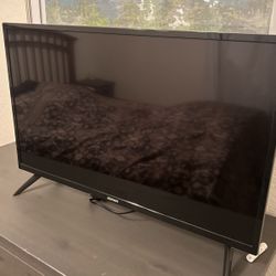 Element 32’ TV