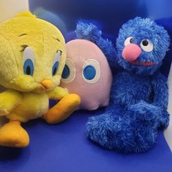 Collectibles bundle 3 Items. Excellent condition in all 3 toys. Tweety bird, Herry Monster, etc, Adorable collection.#967
